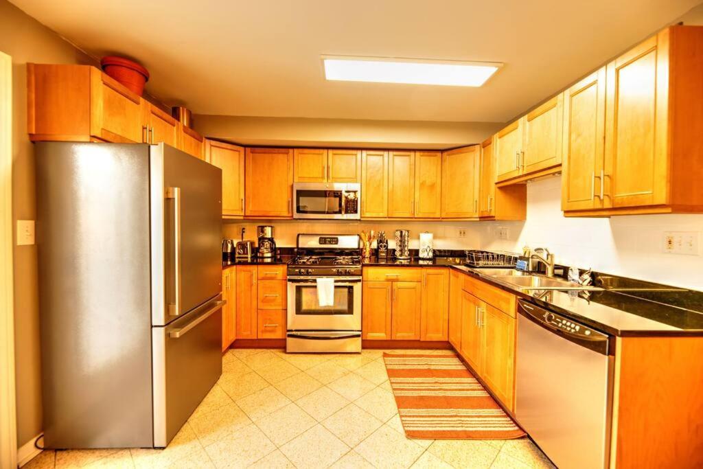 Spacious Row Home Next Transit Near Downtown W Parking Чикаго Экстерьер фото
