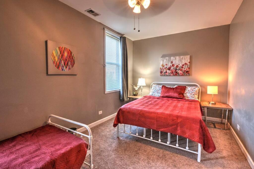 Spacious Row Home Next Transit Near Downtown W Parking Чикаго Экстерьер фото